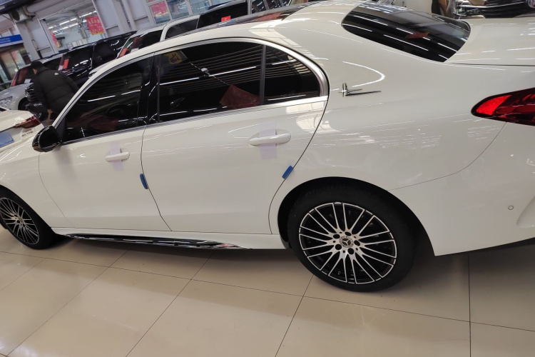 奔驰C级 2024款 改款 C 260 L 运动版车身外观4