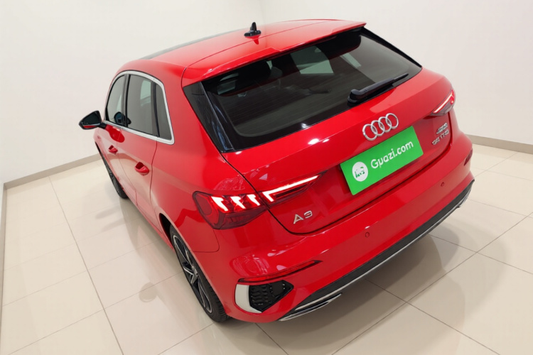 奥迪A3 2024款 Sportback 35 TFSI 时尚运动型车身外观5