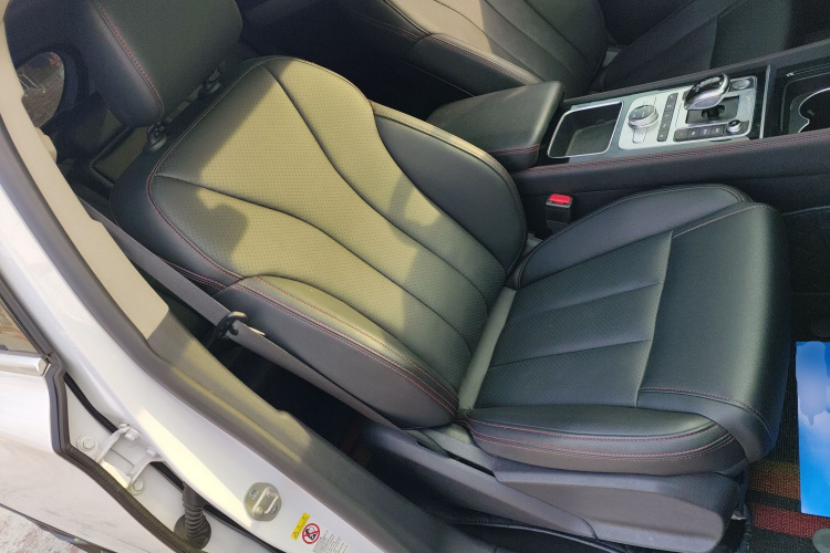 比亚迪 唐新能源 2018款 DM 2.0T 全时四驱智联创享型 7座 国V局部细节41