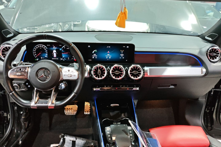 奔驰GLB AMG 2023款 AMG GLB 35 4MATIC中控内饰12