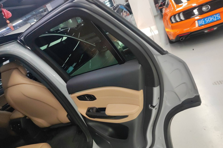 蔚来ES6 2020款 600KM 运动版中控内饰7006