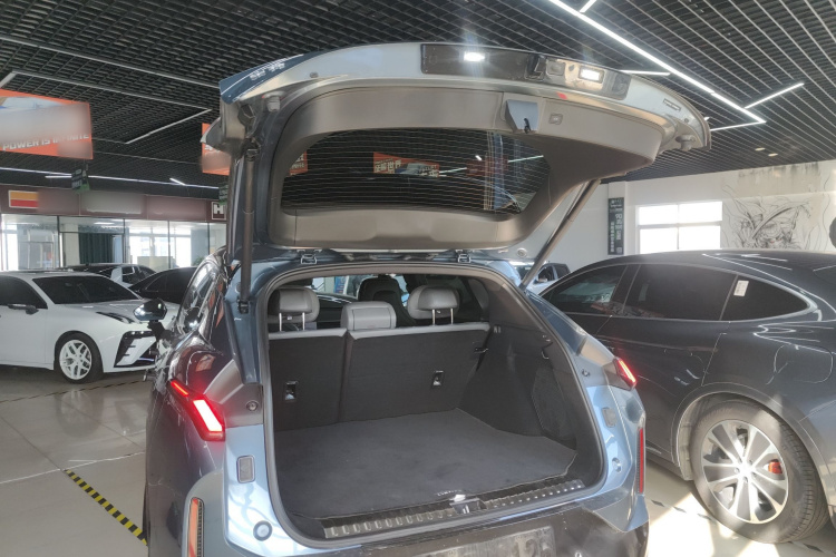 领克08 EM-P 2025款 220km 四驱性能Halo局部细节23