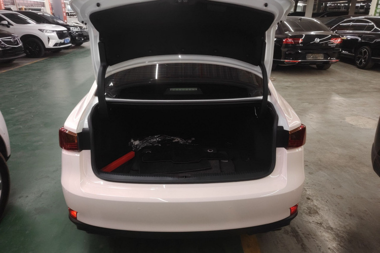 雷克萨斯IS 2017款 300 F SPORT版局部细节23