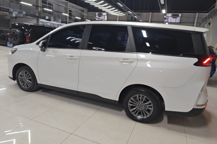 上汽大通MAXUS 大通G50 2023款 PLUS 1.5T 自动适航版车身外观4