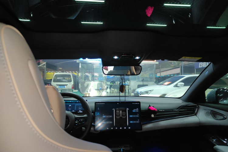 比亚迪 海豹 2022款 550km 标准续航后驱版尊贵型中控内饰22