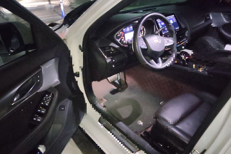 凯迪拉克CT5 2021款 28T 领先运动型中控内饰7003