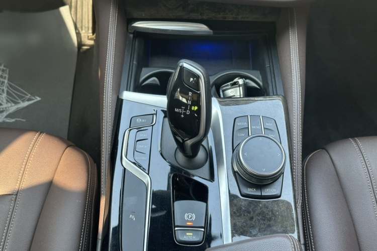 宝马5系 2020款 525Li M运动套装中控内饰7004