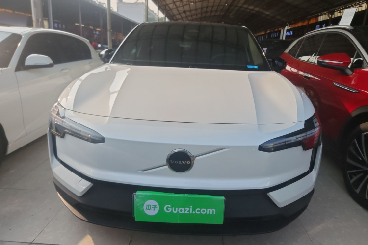 沃尔沃EX30 2025款 后驱长续航版 Plus车身外观2