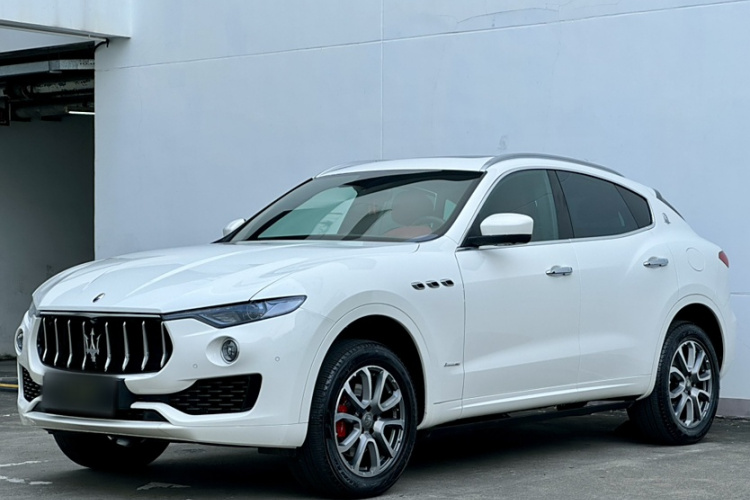 玛莎拉蒂 Levante 2018款 3.0T 豪华杰尼亚版车身外观6015