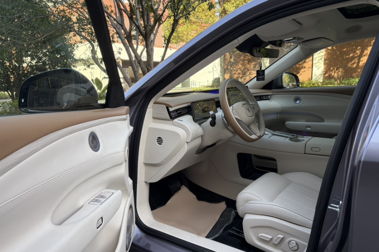 岚图汽车 岚图FREE 2025款 FREE+ 四驱乾崑版中控内饰7003