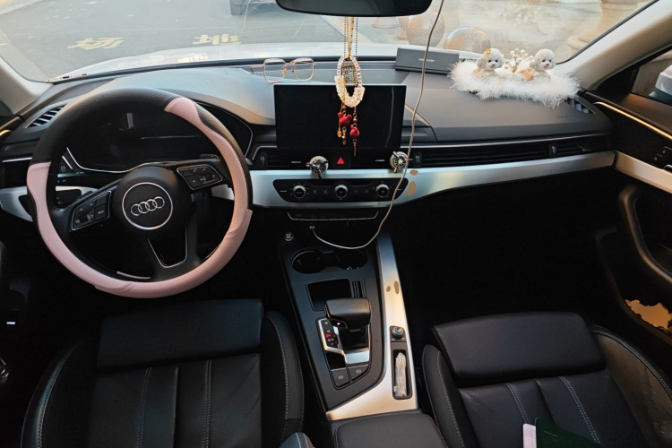 奥迪A4L 2022款 40 TFSI 时尚动感型中控内饰12