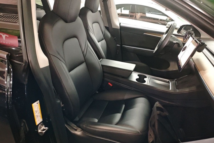 特斯拉 Model Y 2021款 长续航全轮驱动版局部细节41