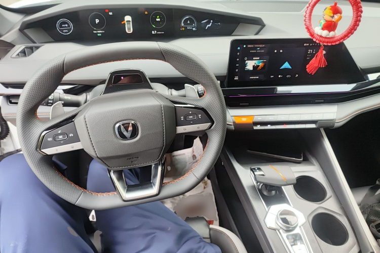 长安UNI-V 2023款 1.5T 尊贵型中控内饰7002