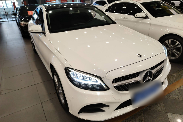 奔驰C级 2019款 改款 C 260 L 运动版车身外观3