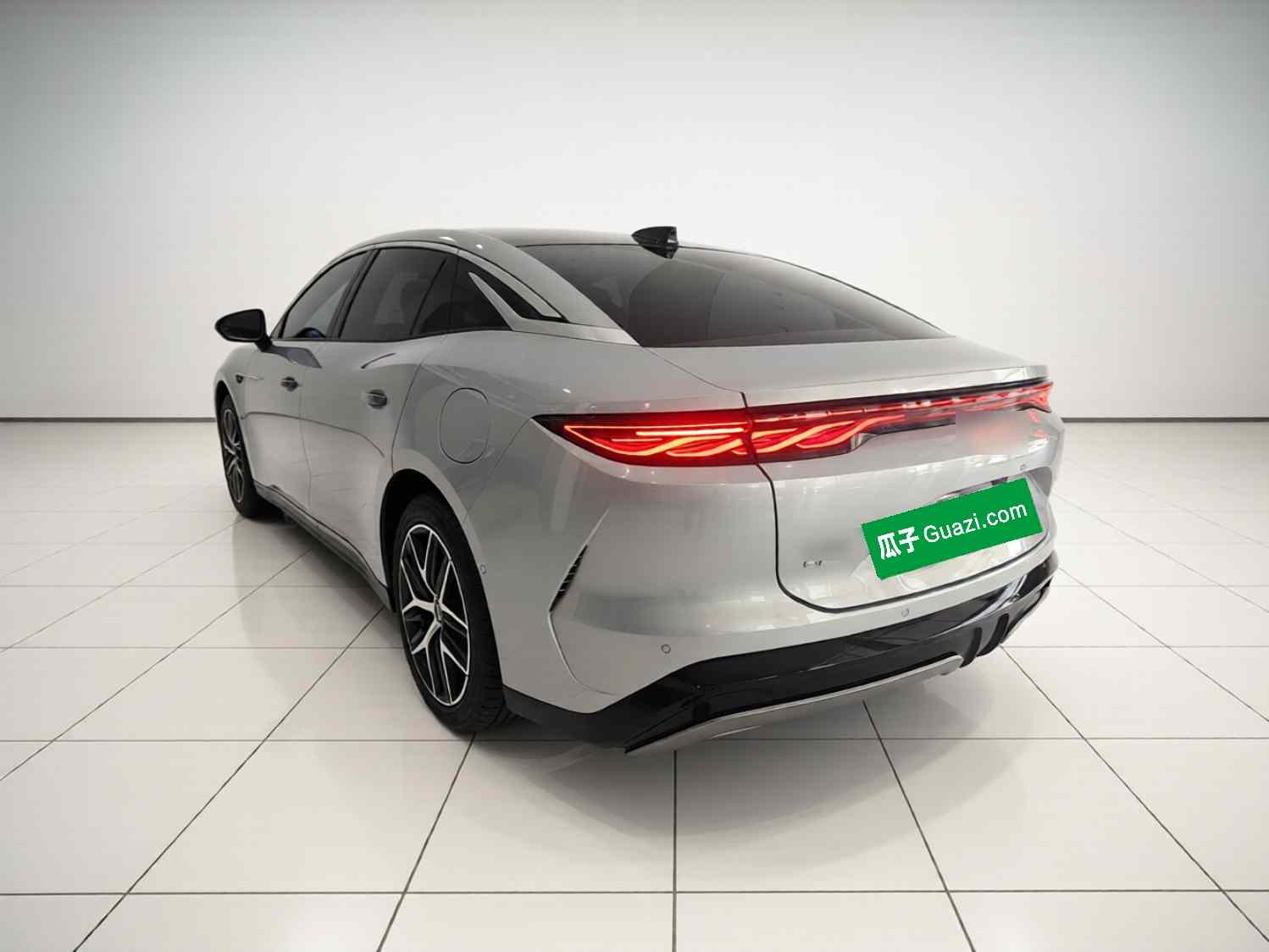 比亚迪 汉L 2025款 EV 四驱激光雷达旗舰型(3)