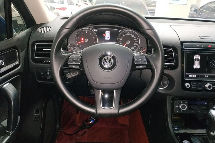 大众 途锐 2017款 3.0TSI 拓界版中控内饰13