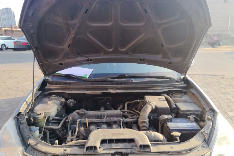 现代 悦动 2011款 1.6L 手动豪华型局部细节24