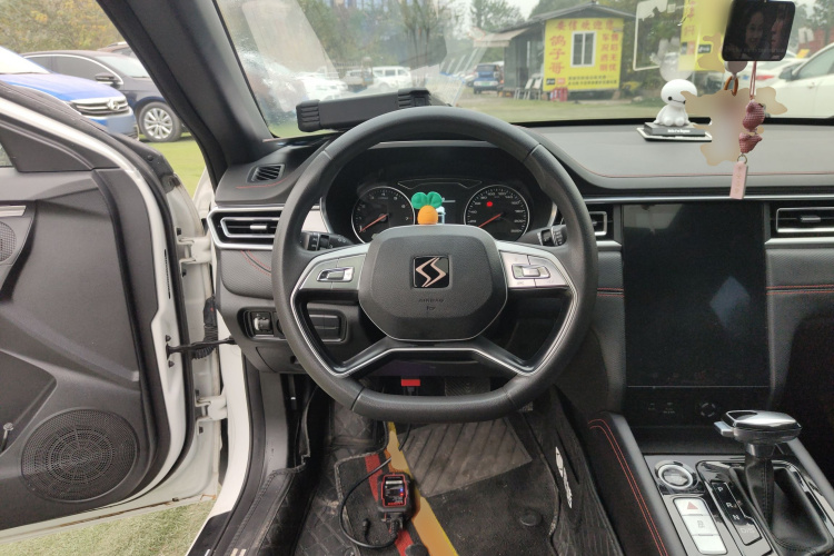 思皓A5 2023款 1.5T CVT豪华舒享型中控内饰13