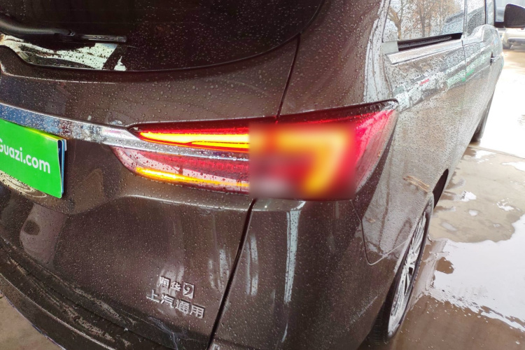 别克GL8 2020款 陆上公务舱 652T 舒适型车身外观9