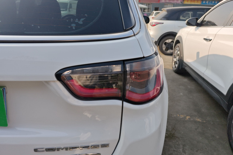 Jeep 指南者 2019款 220T 自动家享版车身外观9