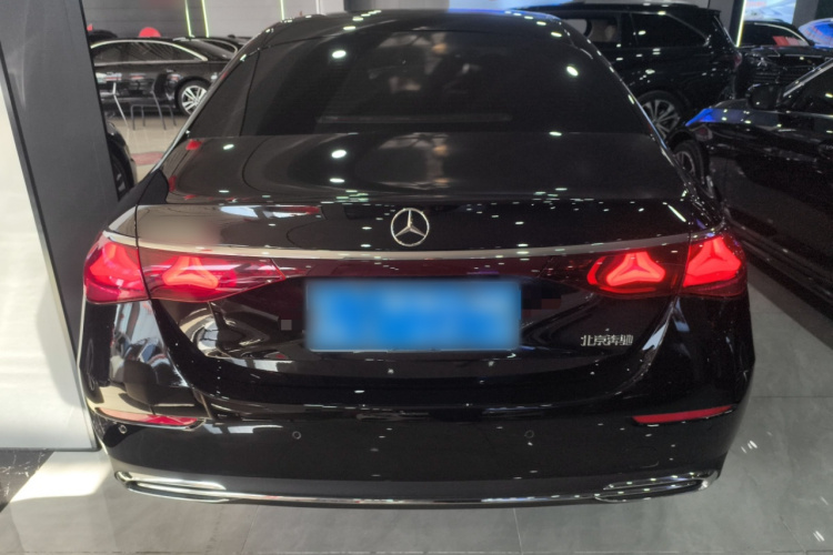 奔驰E级 2024款 E 260 L车身外观6