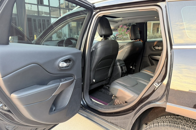 Jeep 自由光 2019款 2.0T 两驱智享版 国V中控内饰7005