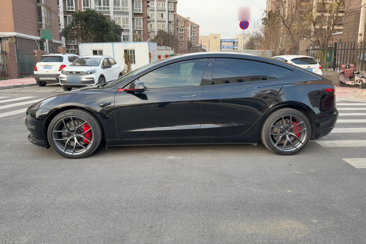 特斯拉 Model 3 2022款 Performance高性能全轮驱动版车身外观6003