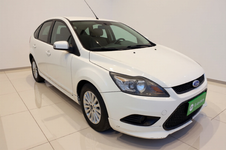 福特 福克斯 2013款 两厢经典 1.8L 自动时尚型车身外观3