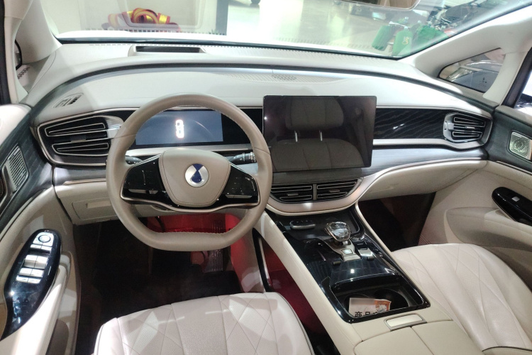 腾势D9 2022款 DM-i 970 四驱尊荣型中控内饰12