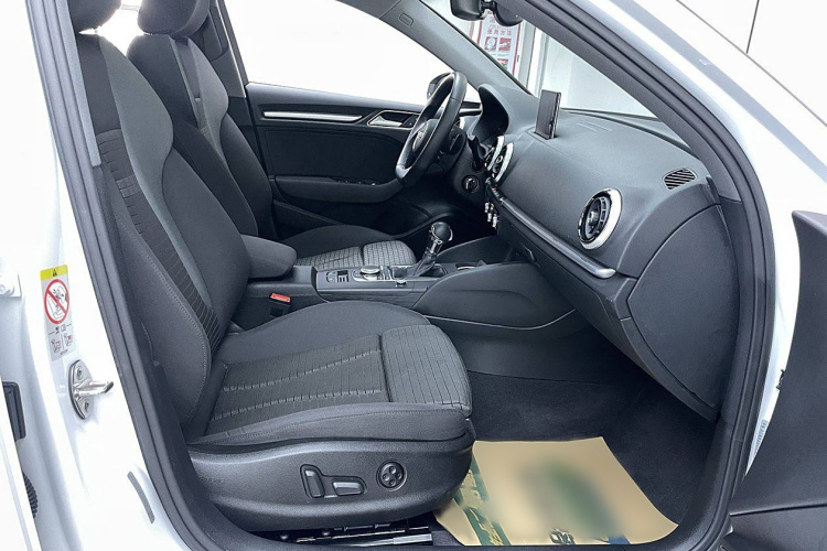 奥迪A3 2019款 Limousine 35 TFSI 运动型 国VI中控内饰7012