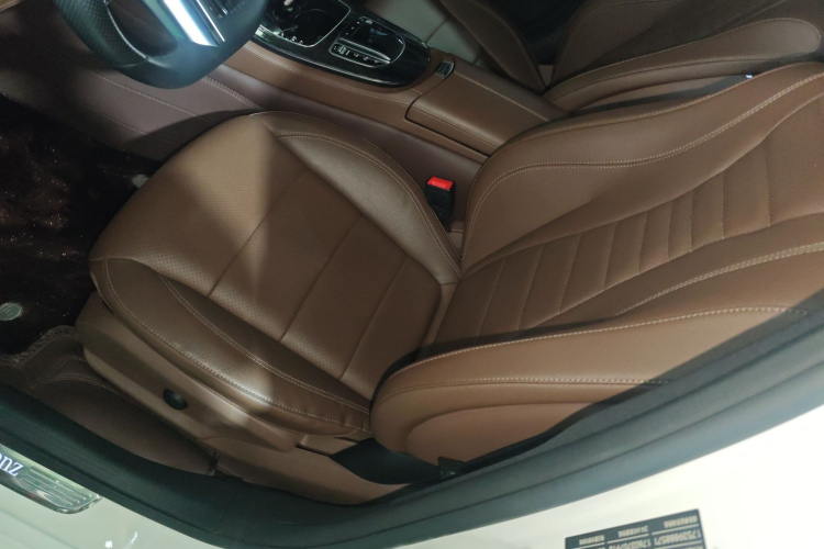 奔驰E级 2021款 改款 E 300 L 运动时尚型局部细节19