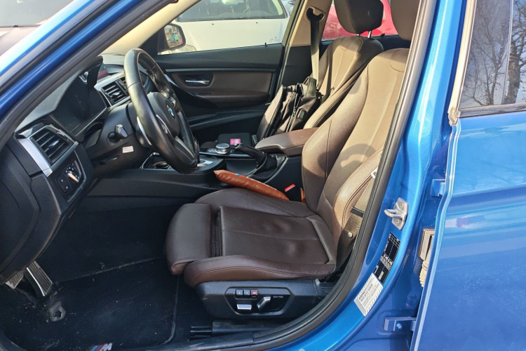 宝马3系 2019款 320Li M运动套装中控内饰19