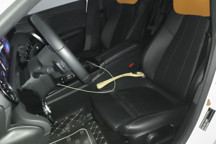 奔驰A级 2021款 A 200 L 运动轿车动感型局部细节19