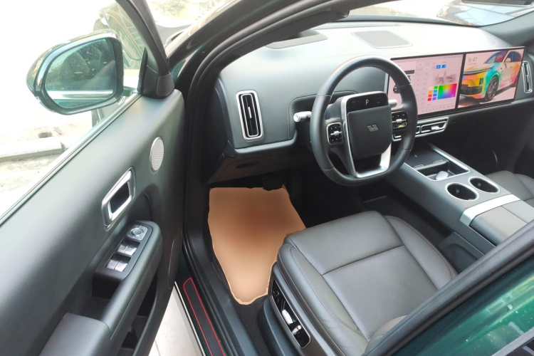 理想汽车 理想L8 2023款 Max中控内饰7003