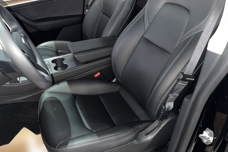 特斯拉 Model Y 2021款 标准续航后驱版局部细节19