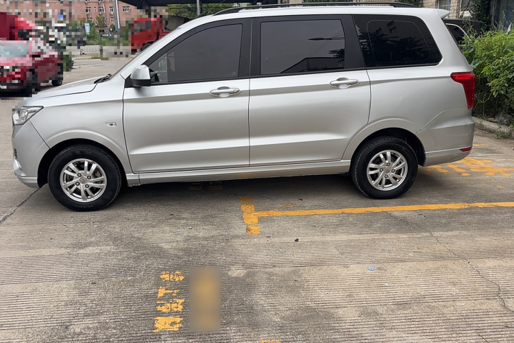 五菱汽车 五菱宏光 2019款 1.5L S舒适型国VI LAR车身外观6003