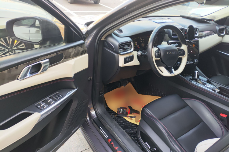 领克02 2022款 1.5TD DCT耀Plus中控内饰7003