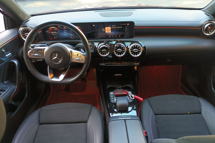 奔驰A级 2020款 改款 A 200 L 运动轿车时尚型中控内饰12