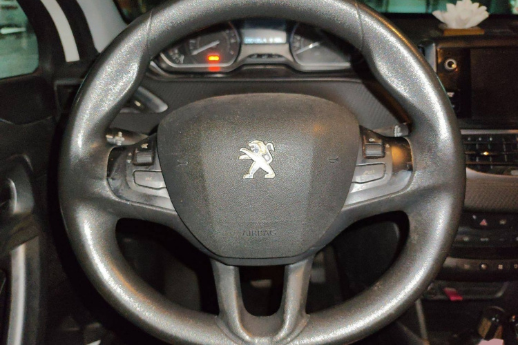 标致2008 2014款 1.6L 自动时尚版局部细节13