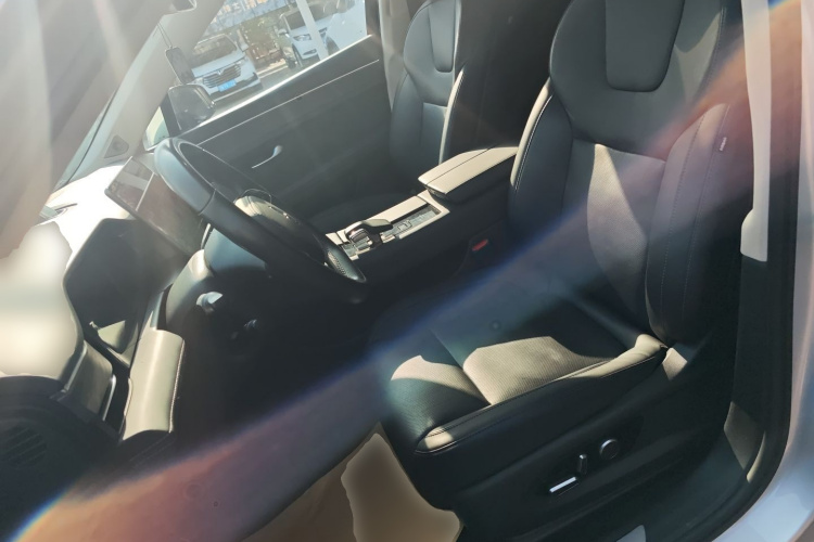 鸿蒙智行 问界M5 2022款 增程四驱性能版局部细节19