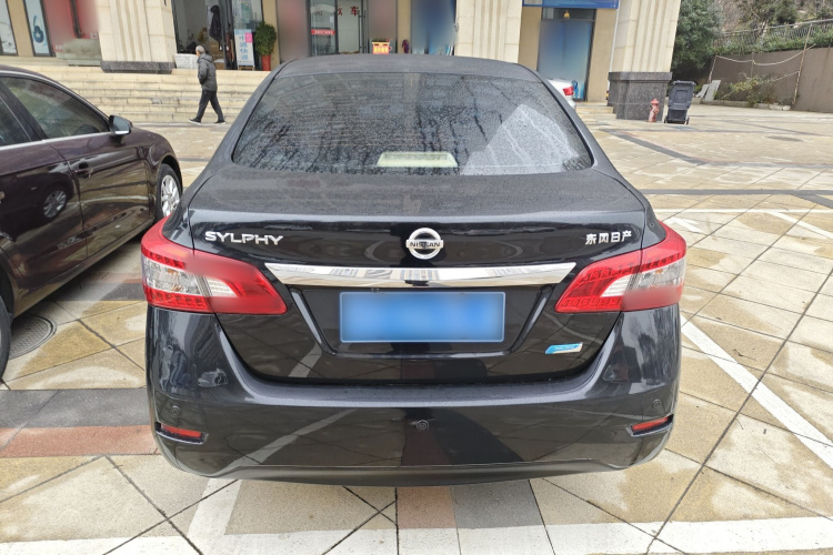 日产 轩逸 2012款 1.6XL 手动豪华版车身外观6