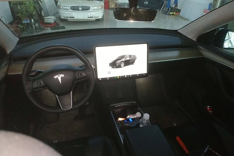 特斯拉 Model Y 2022款 改款 后轮驱动版中控内饰7002