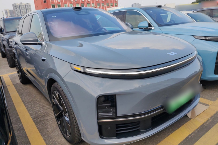 理想汽车 理想L7 2025款 Ultra 智能焕新版车身外观3