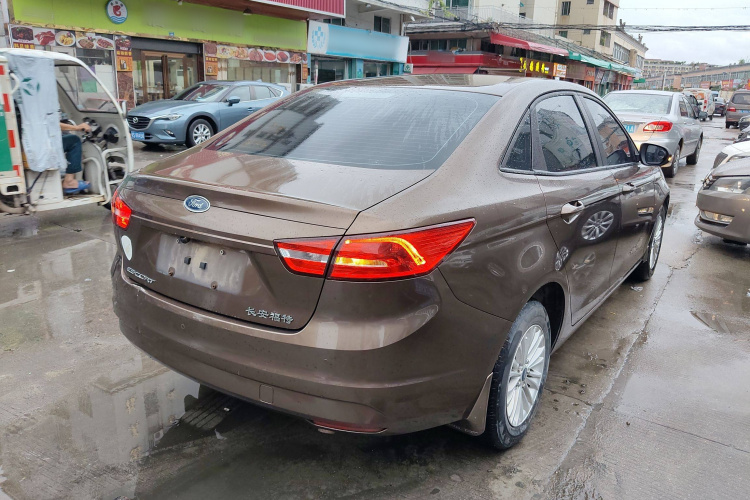 福特 福睿斯 2015款 1.5L 自动舒适型车身外观7