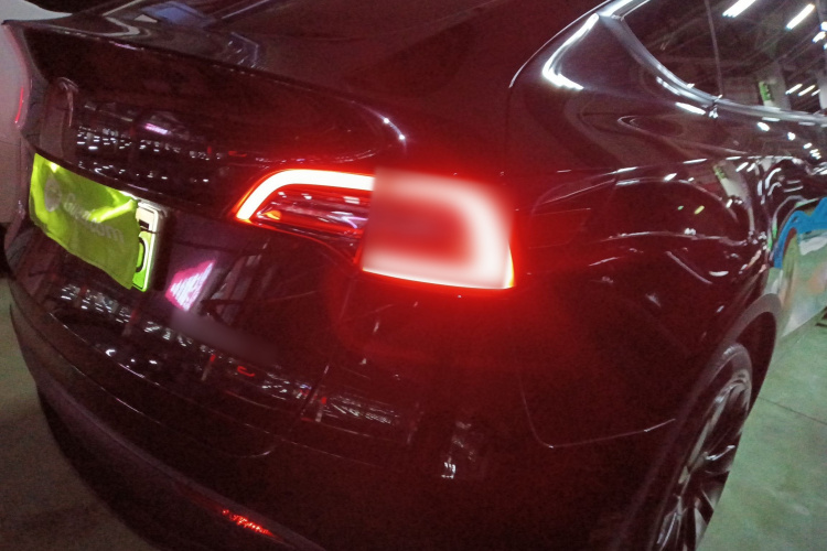 特斯拉 Model Y 2021款 标准续航后驱版车身外观9