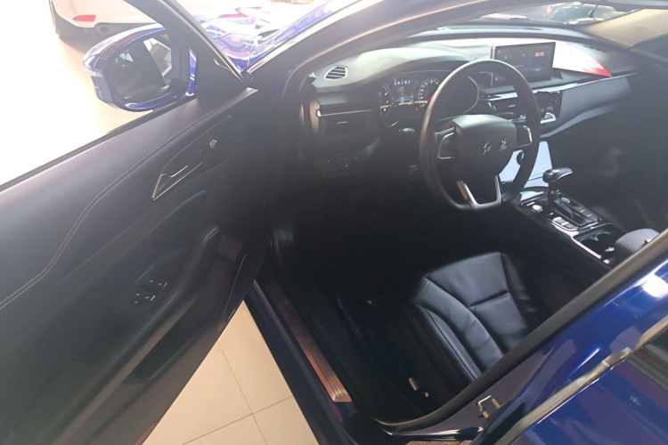 红旗H5 2018款 30TD 智联韵动版中控内饰7003