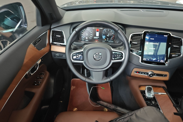 沃尔沃XC90 2022款 B6 智逸豪华版 7座中控内饰13
