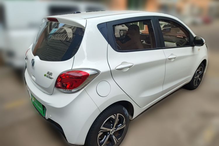 长安欧尚 奔奔E-Star 2020款 心动版 三元锂车身外观6005