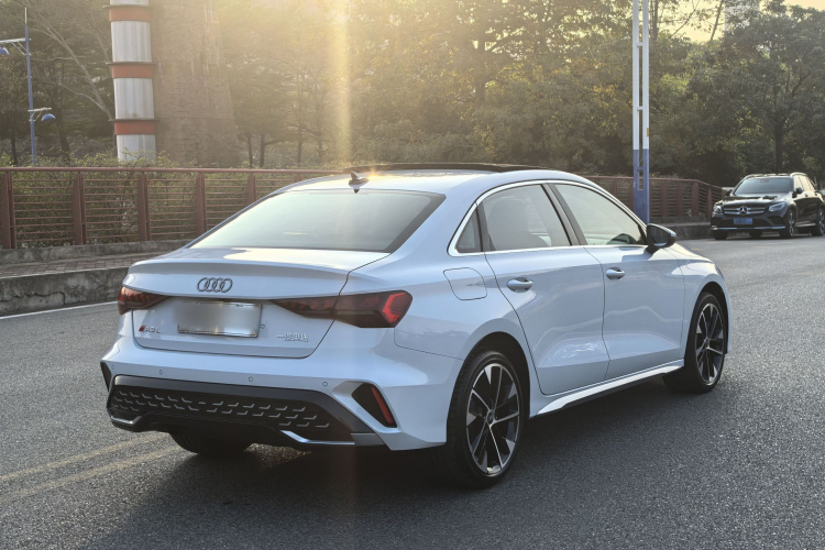 奥迪A3 2025款 A3L Limousine 35TFSI 飞驰尊享型车身外观6006