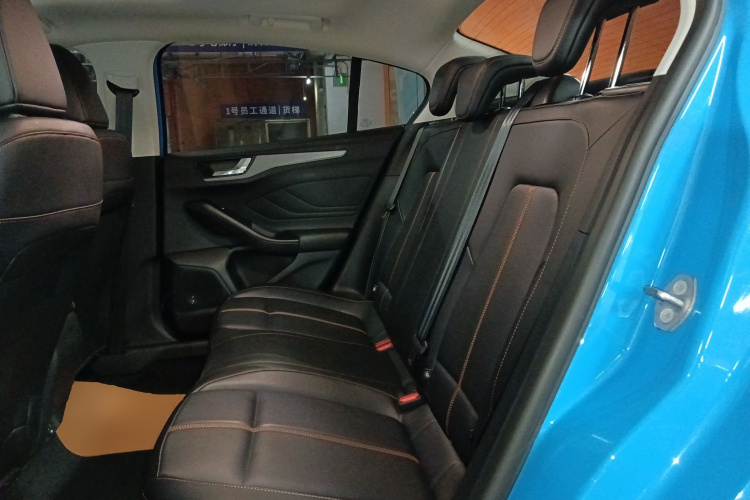 福特 福克斯 2022款 三厢 EcoBoost 180 自动竞速版中控内饰21